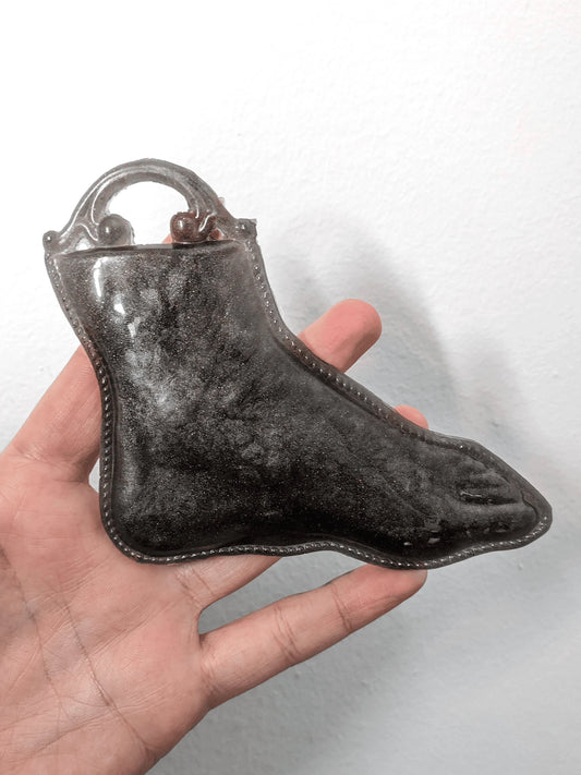 ex-voto - foot in dark grey resin